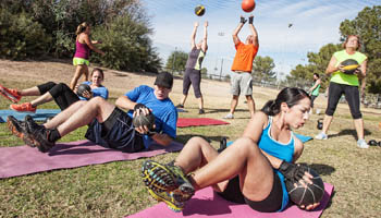 cours de sport en exterieur en entreprise : urban training